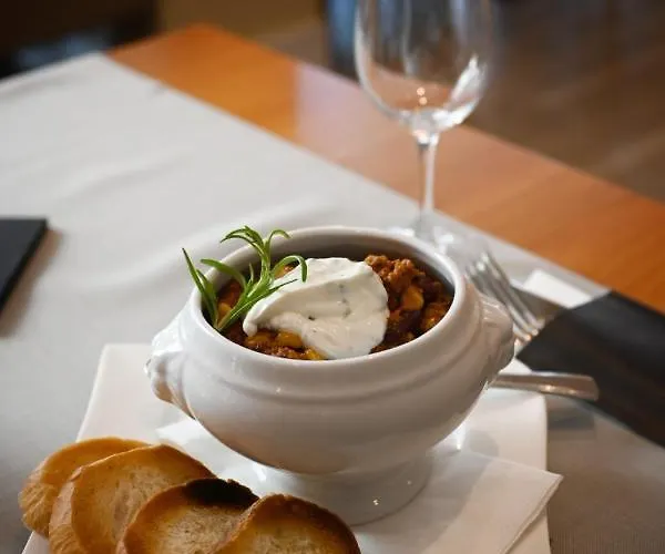 فندق Western Centre 4*