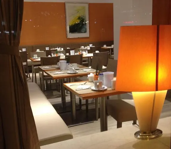 Western Centre فندق