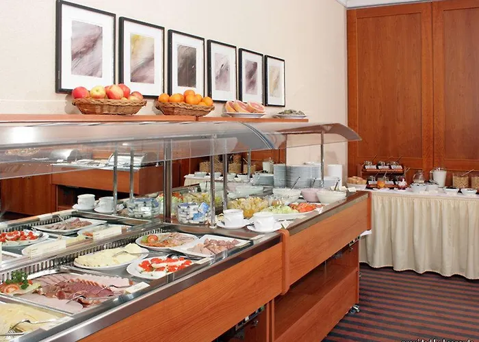 Western Centre فندق