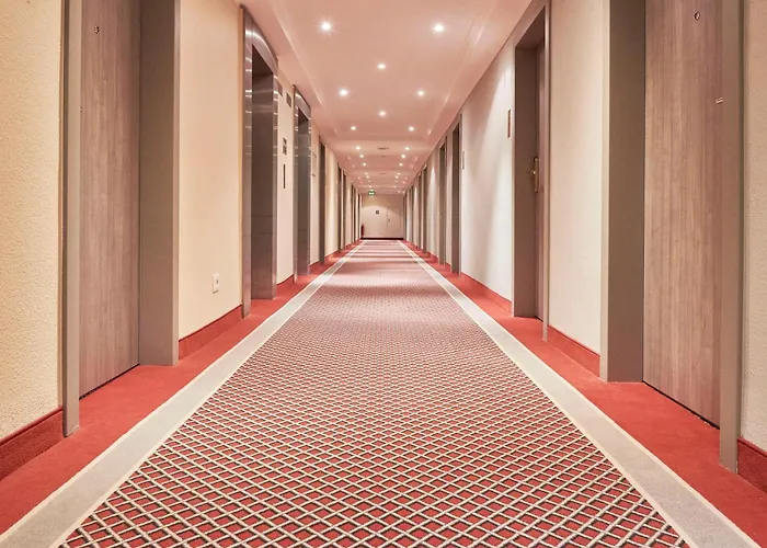 Western Centre فندق 4*