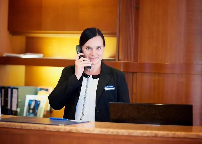 Western Centre فندق