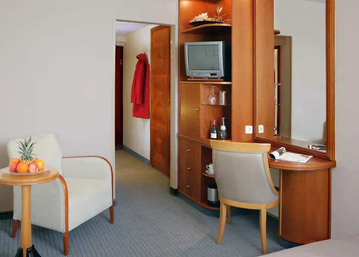 فندق Western Centre 4*