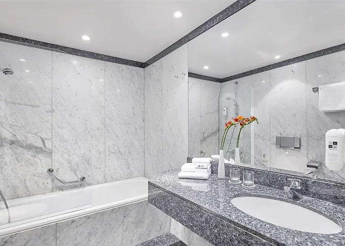 Western Centre فندق 4*