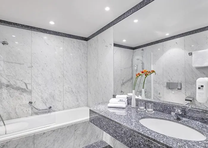 Western Centre فندق