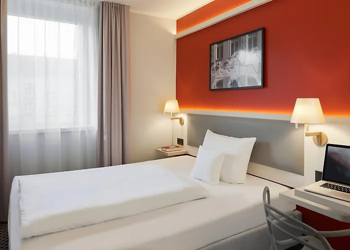 Western Centre فندق