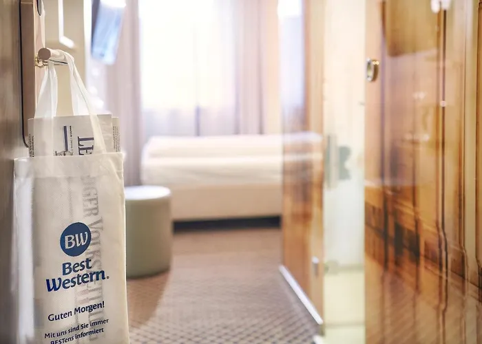 Western Centre فندق