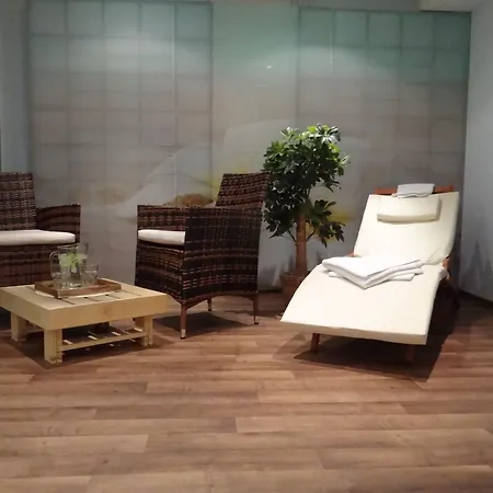 מלון Western Centre 4*