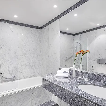 Western Centre Hotel 4*