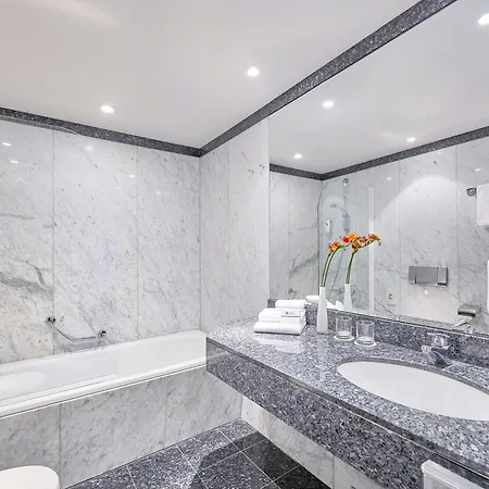 Western Centre Hotel 4*